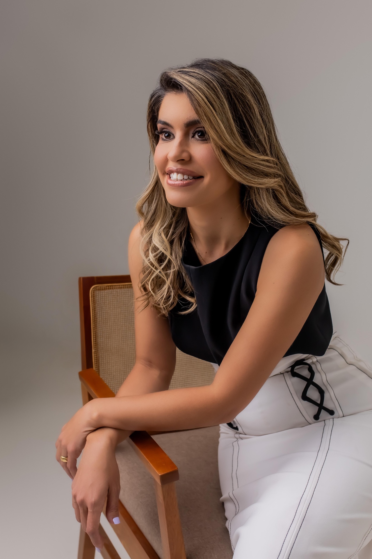 Daiane de Deus, especialista em Harmonização Glútea em Dourados-MS